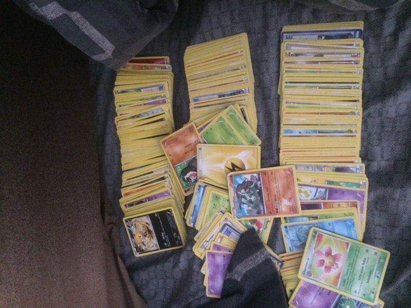 Over 800 pokemon cards, lots of variety of rarities!