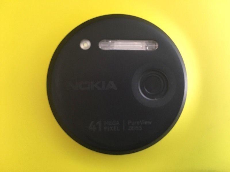 Nokia Lumia 1020 Windows Phone Yellow Unlocked $250
