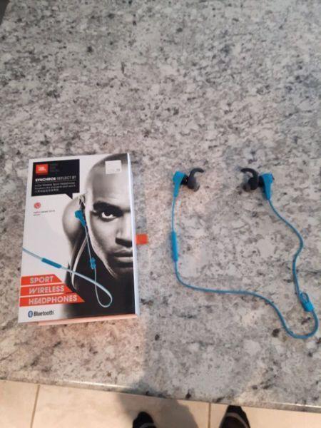 Like new JBL Bluetooth Earbuds