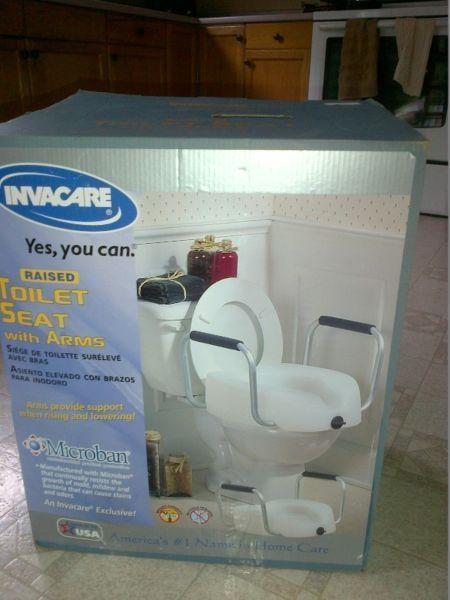 Raised toilet seat with arms- Invacare