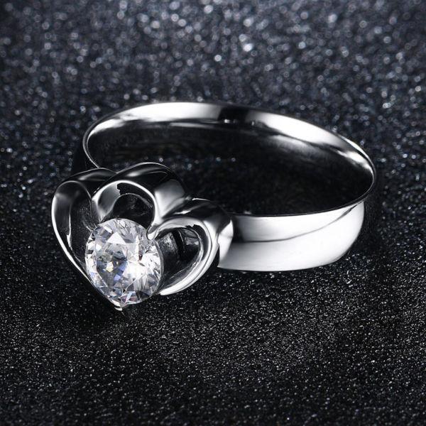 Elegant Solitaire Flower Ring with CZ - Size 9