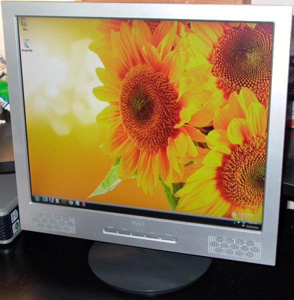 19-inch Mag LCD Flatscreen Computer Monitor w/ Built-in Speakers
