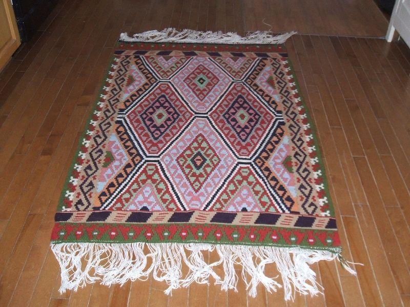 HAND WOOVEN RUG/FROM IRAN