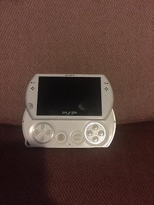PSP GO worth 100$ HACKED with thousands of games