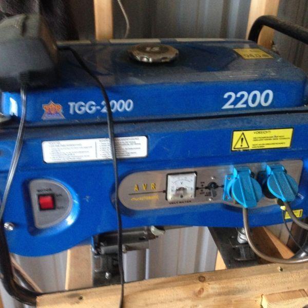 2200 watt generator Like New