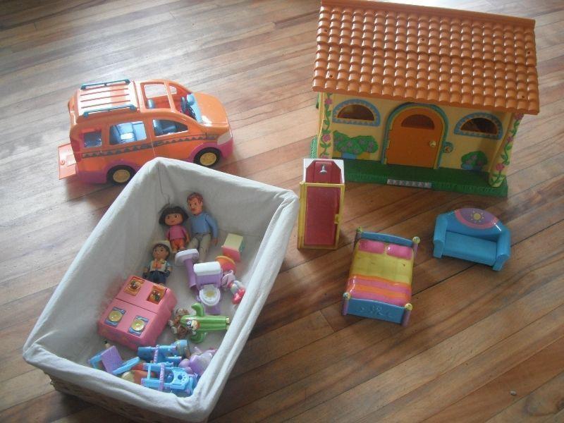large Dora house, van and accessories