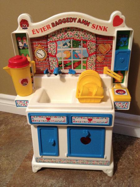 Vintage Raggedy Ann toy sink