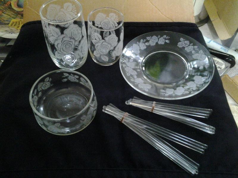 RARE VINTAGE ROSE PATTERN COMPLETE SET 1959