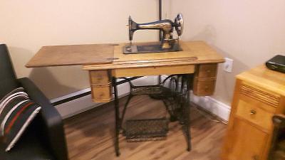 Antique Peddle singer Sewing Machine