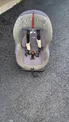 GREAT CONDITION CHILD CAR SEAT, VERY CLEAN