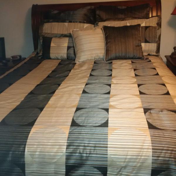 Queen size bedding set