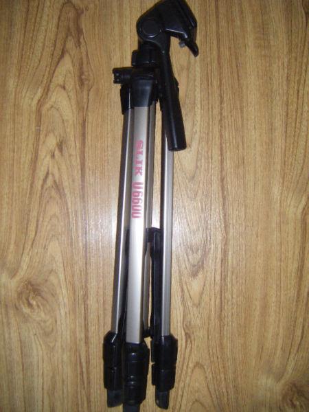 Tripod for sale Like new condition