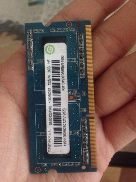 Two DDR3 2Gb memory cards for notebook