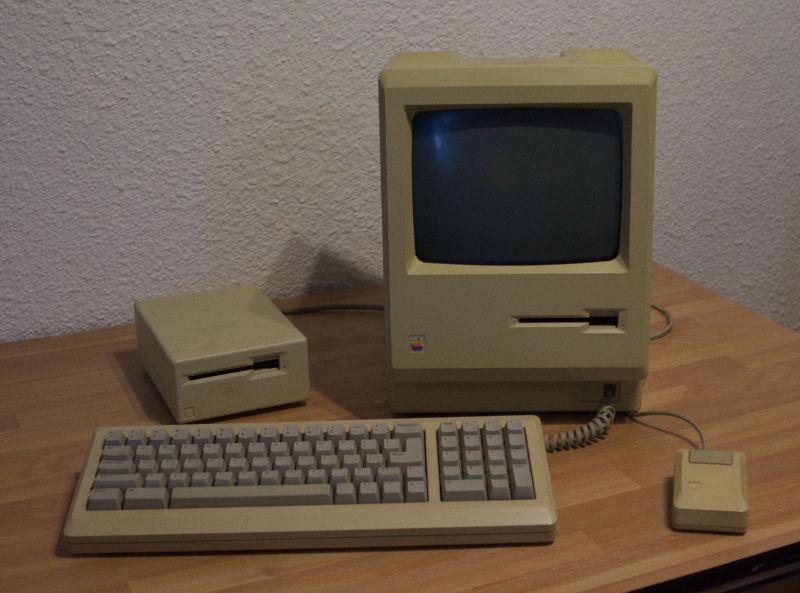 Vintage 1985 Macintosh 512k