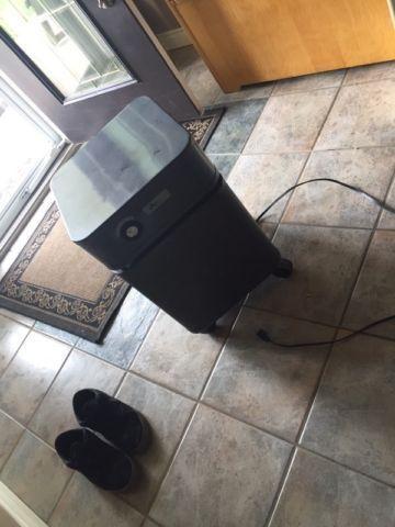 Air purifier, barely used, Great deal!