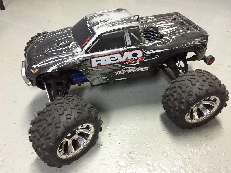 TRaxxas Revo 3.3 (With Reverse Gear)