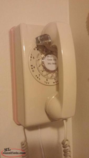 ROTARY WALL PHONE WITH TOUCHTONE CONVERTER JACK