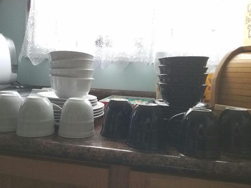 16 piece set of dishes