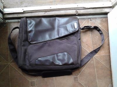 targus leather-vinly lap top bag