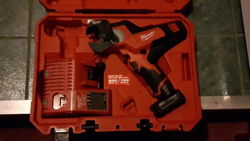 MILWAUKEE M12 CABLE CUTTERS