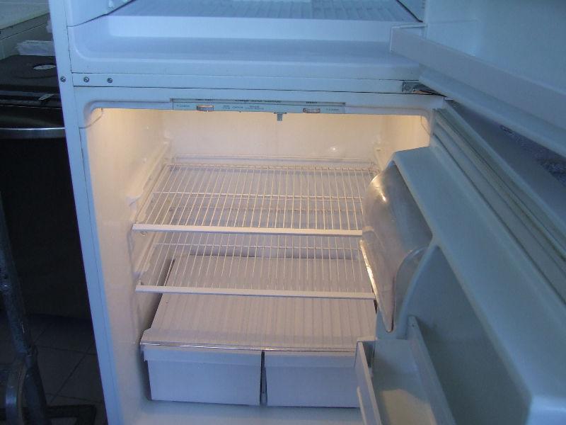 MAYTAG FRIDGE IN VERY GOOD CONDITION
