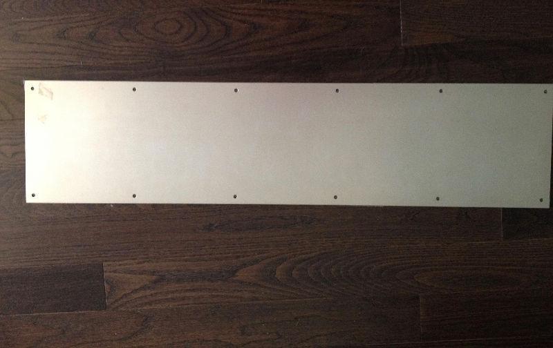 Kickplate 34