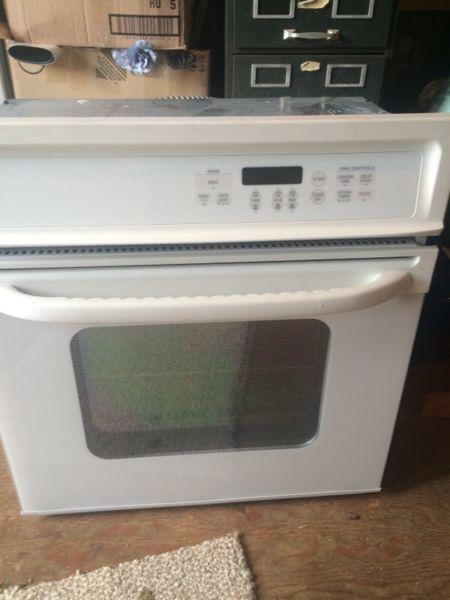 White GE Oven/insert