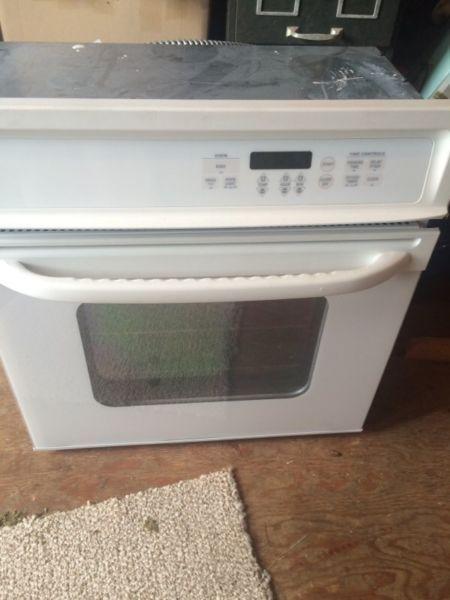 White GE Oven/insert