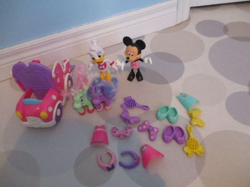 Disney Minnie /Daisy Horse Playset