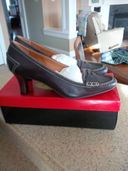 Ladies Brown Leather Shoes (Talbots Size 9)