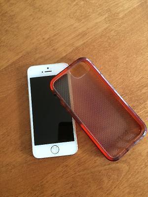 iPhone 5s 16Gb (gold) with case