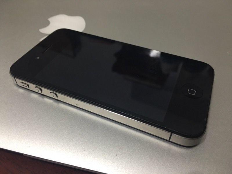 Apple iPhone 4s - Factory unlocked