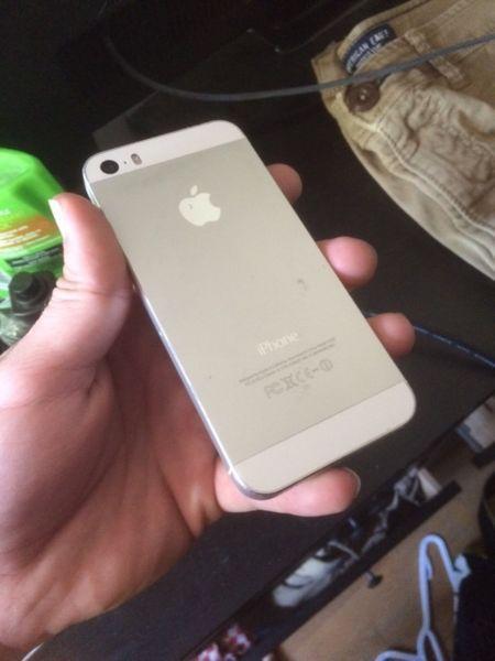 White Apple iPhone 5s with Rogers for sale