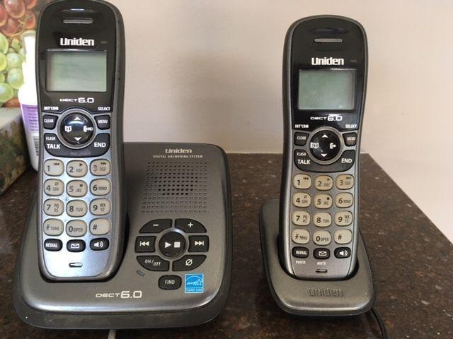 UNIDEN - PHONES - SET OF 2 - THE MAIN BASE AND 1 HANDSET
