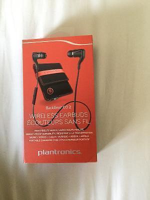 Plantronics BackBeat Go 2 wireless earbuds charge case