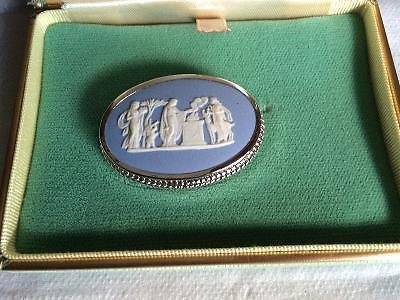 Wedgewood blue oval brooch with sterling silver trim and case