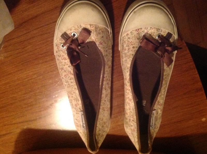 American Eagle girls slip on shoes-size 5 1/2