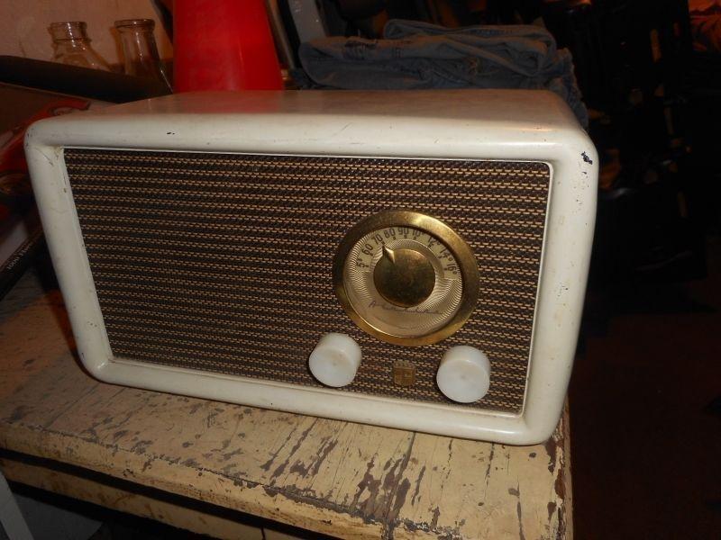 Vintage Airline electric radio - Excellant condition