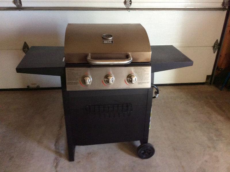 BBQ In Excellent Condition/Used Maybe 2 Dozen Times/1.5 yrs Old