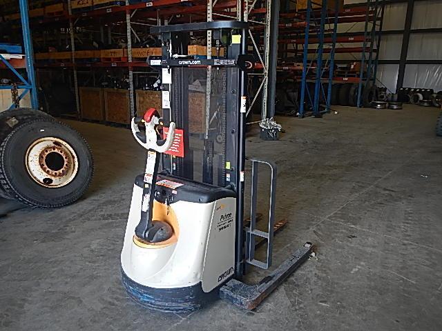 Crown Walk-behind straddle stacker lift truck