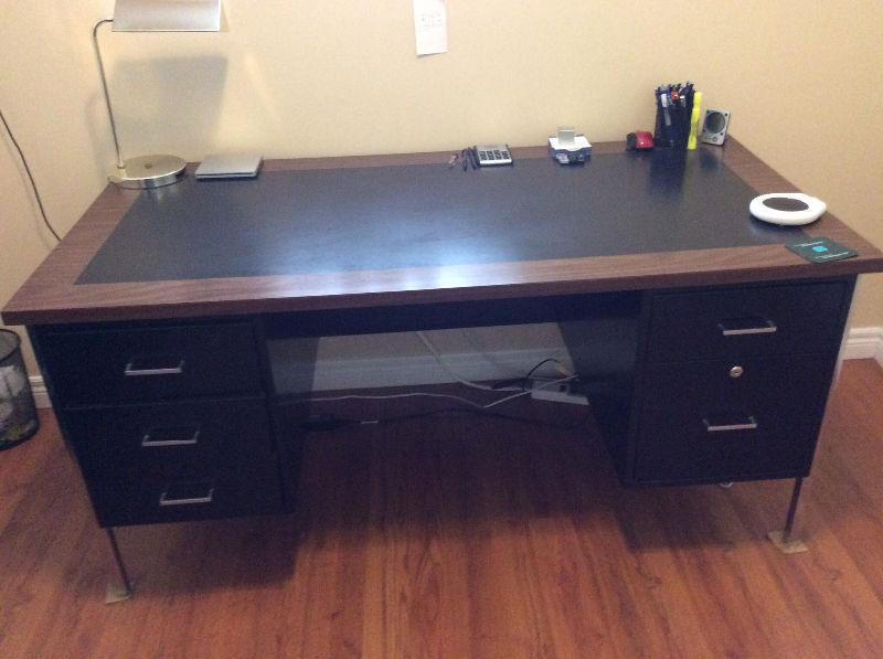 Solid Metal Desk & Chair - Set Like New!
