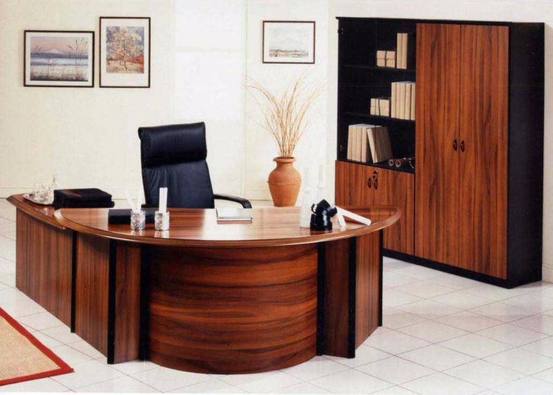 Wanted: Wanted: Commercial office furniture/table/desks/etc