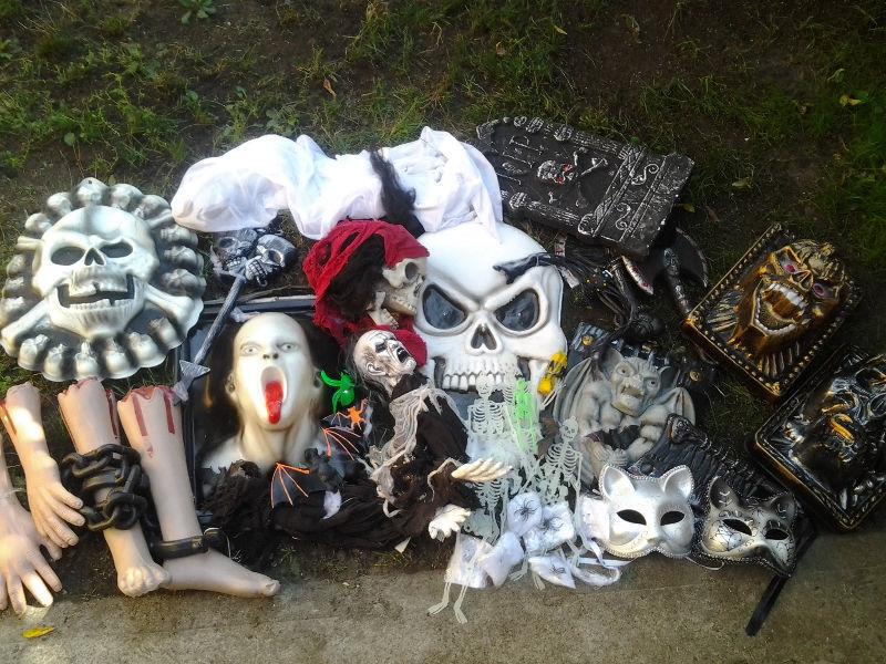 Haloween decorations Skulls and much more huge Lot