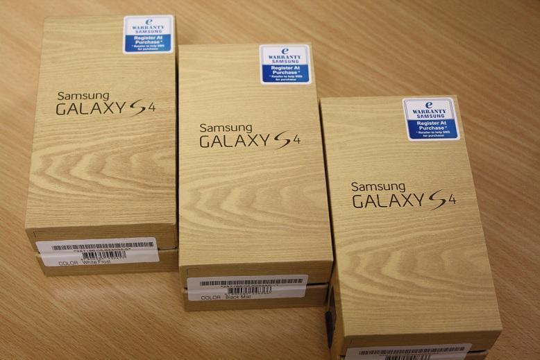 BRAND NEW SAMSUNG GALAXY S4 UNLOCKED WORK WITH ALL CARRIER INCLU