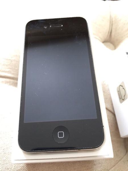 iPhone 4s 16GB Excellent Condition with Accessories