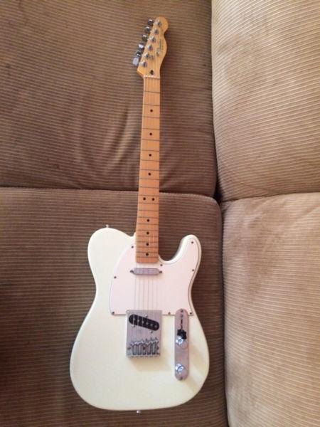 Early 90s FENDER TELECASTER w/ hard case
