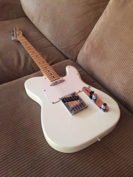 Early 90s FENDER TELECASTER w/ hard case