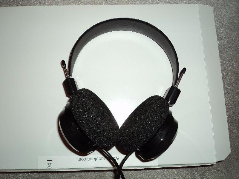 AUDIOPHILE ON-EAR HEADPHONES GRADO SR60