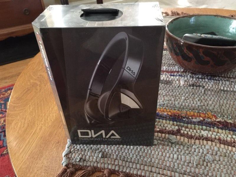 Monster DNA noise isolation headphones