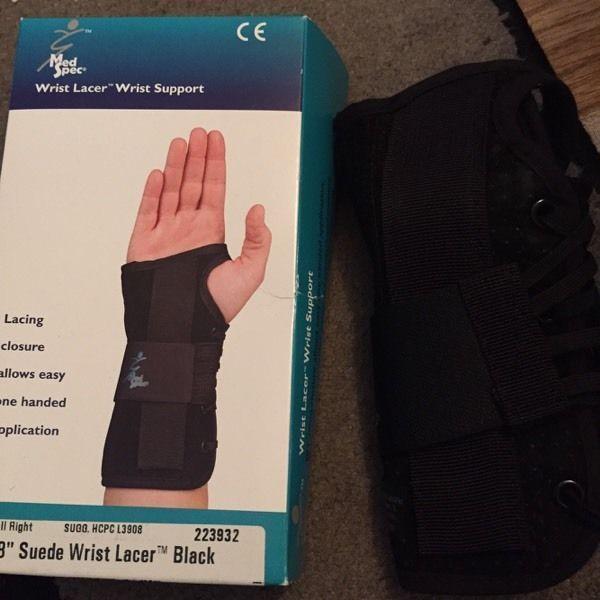 Small wrist support